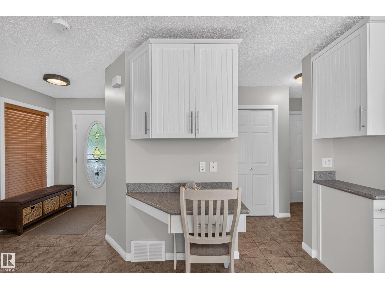 2327 37b Av NW, Edmonton, Alberta  T6T 1N8 - Photo 7 - E4497870