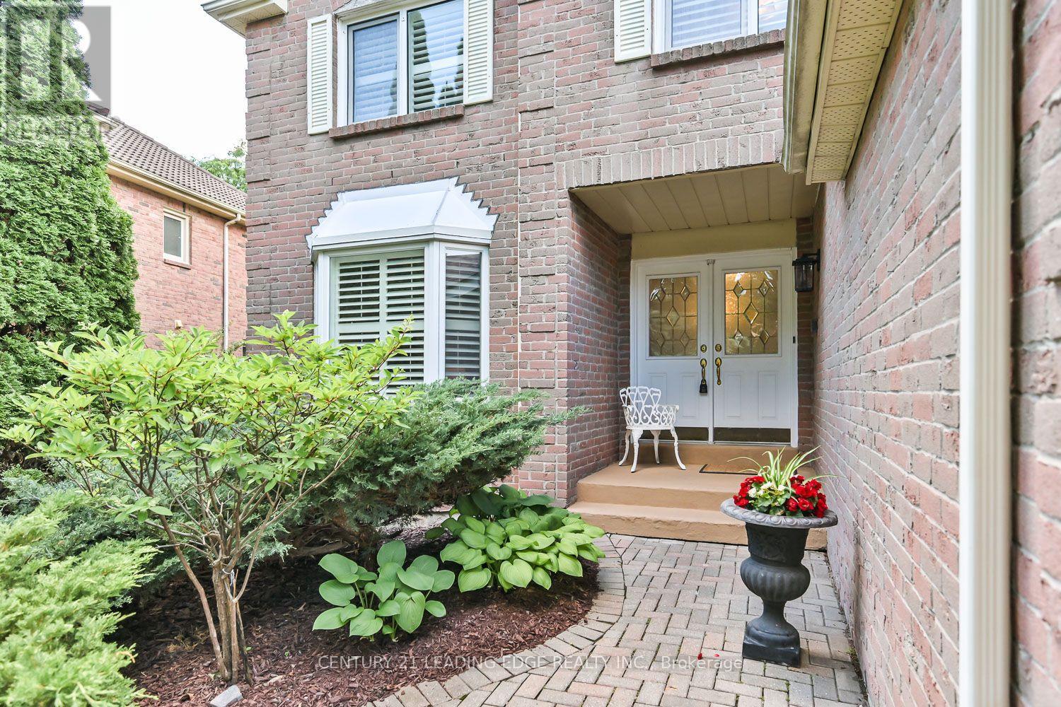 14 Montrose Crescent, Markham, Ontario  L3R 7Z8 - Photo 3 - N13544096