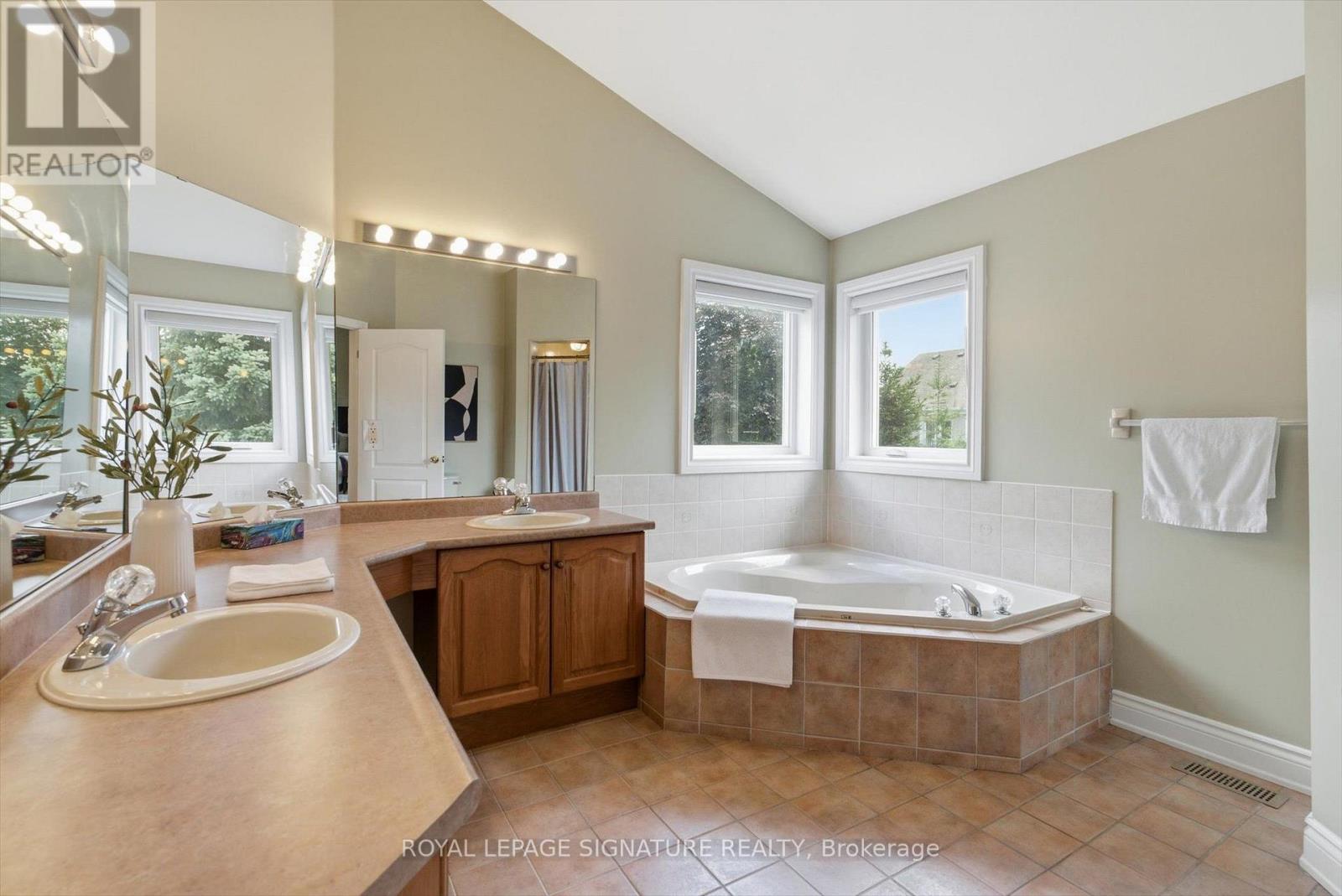 23 Kaitlin Drive, Richmond Hill, Ontario  L4E 3W6 - Photo 25 - N13544116