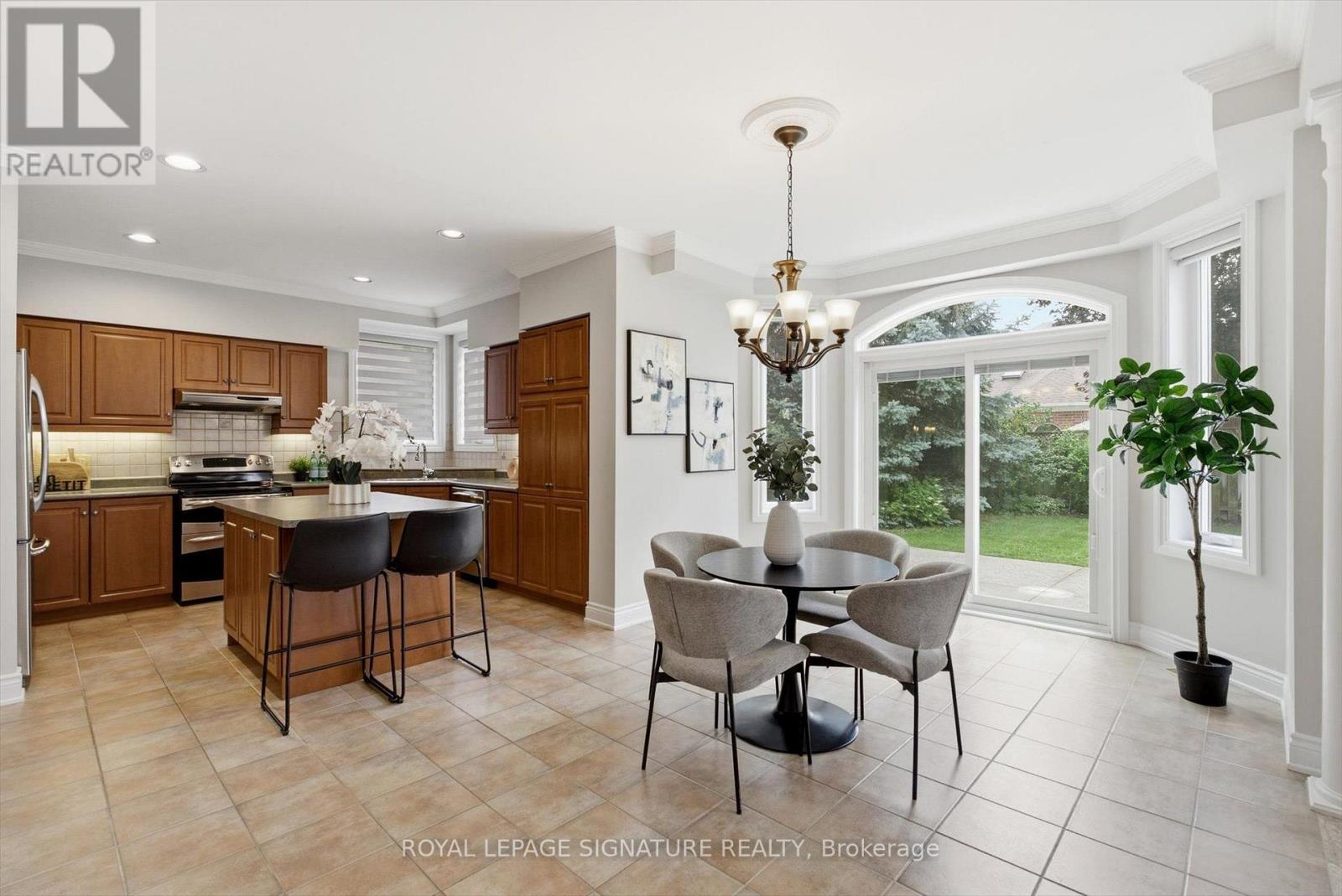 23 Kaitlin Drive, Richmond Hill, Ontario  L4E 3W6 - Photo 9 - N13544116