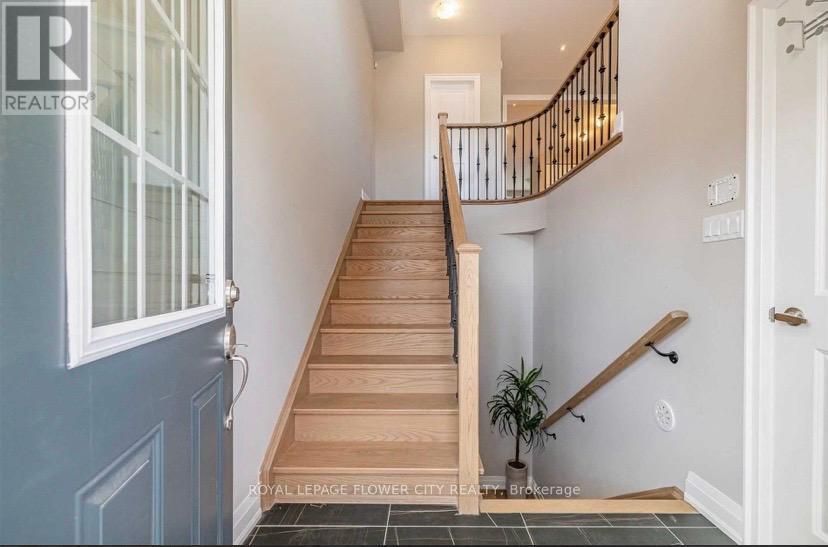 3079 Postridge Drive, Oakville, Ontario  L6H 0S1 - Photo 3 - W13544292