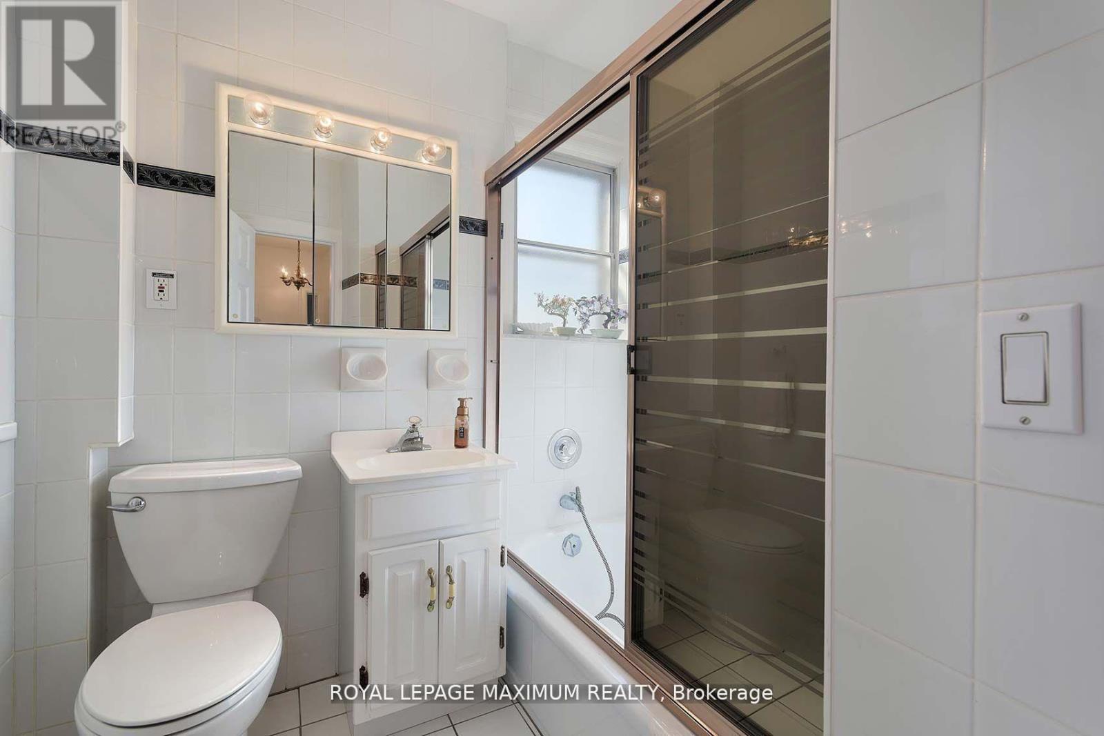 245 Belgravia Avenue, Toronto, Ontario  M6E 2M9 - Photo 29 - W13544310