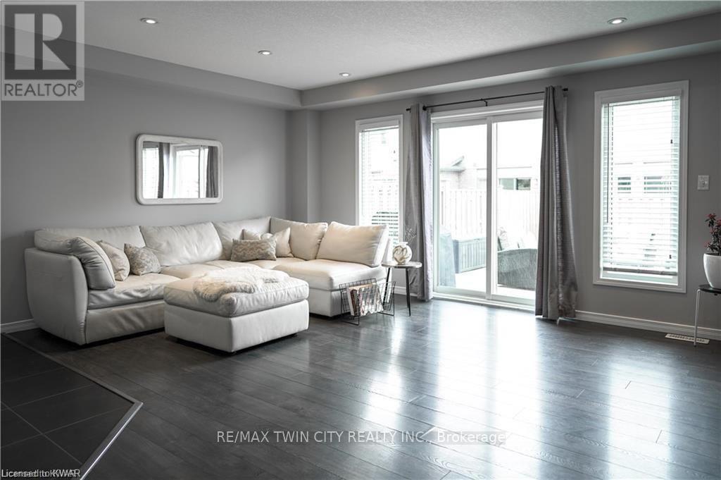 76 Meadowridge Street, Kitchener, Ontario  N2P 0E2 - Photo 11 - X13544046
