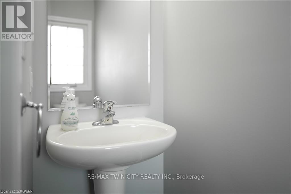 76 Meadowridge Street, Kitchener, Ontario  N2P 0E2 - Photo 6 - X13544046