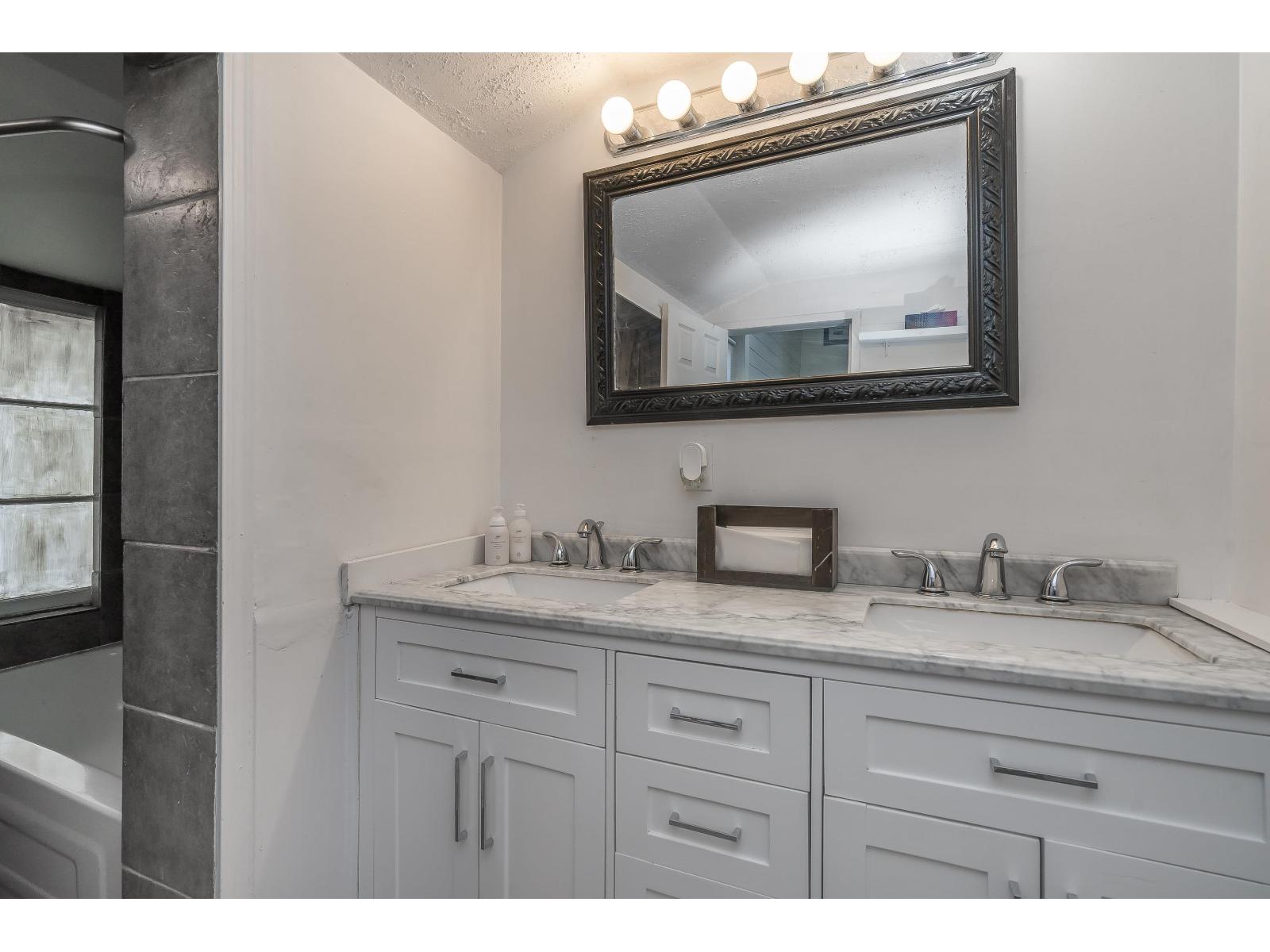 4827 216a Street, Langley, British Columbia  V3A 2N6 - Photo 14 - R3143996