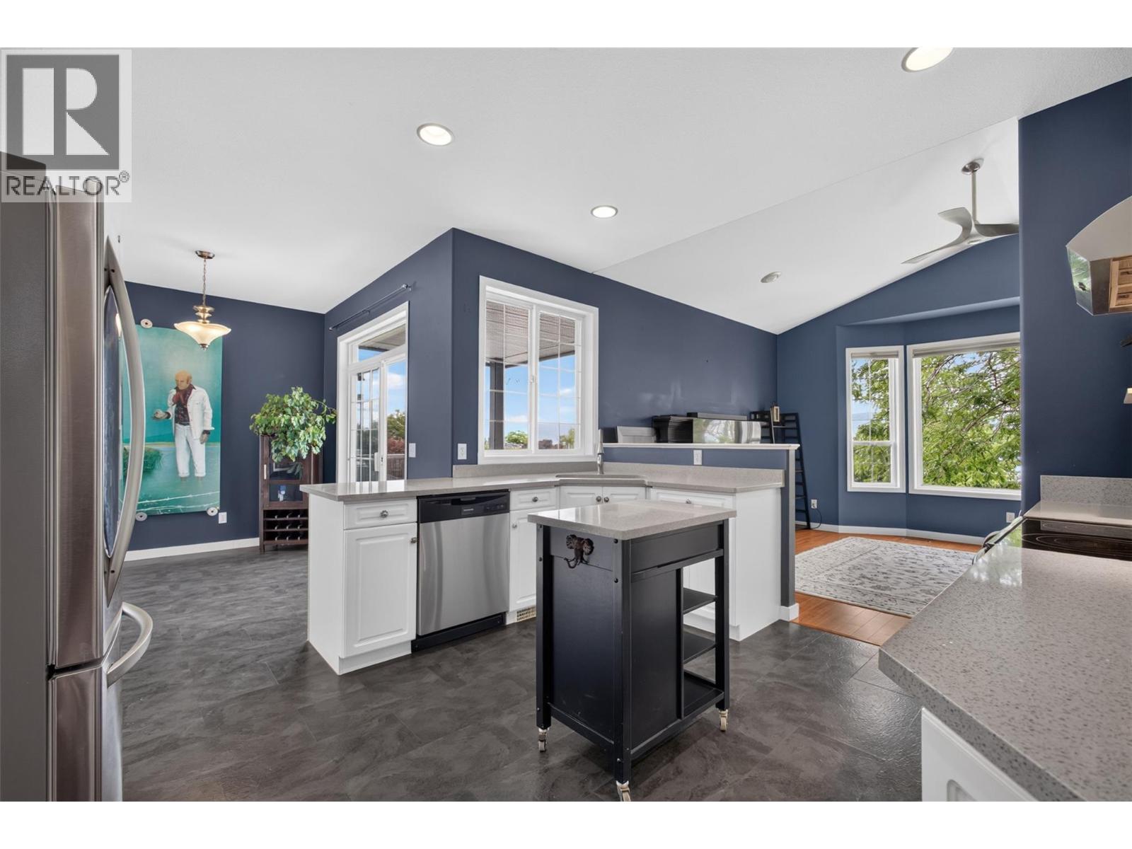 2832 Doucette Drive — photo 11