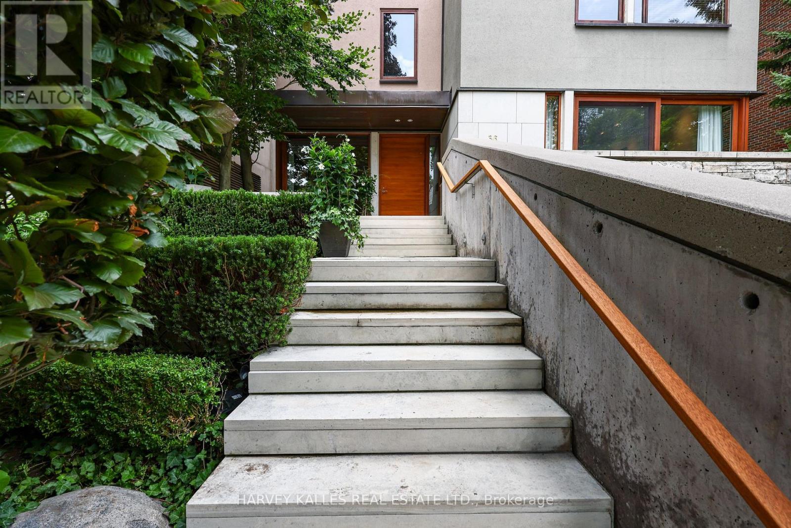36 Millbank Avenue, Toronto, Ontario  M5P 1S5 - Photo 2 - C13544476