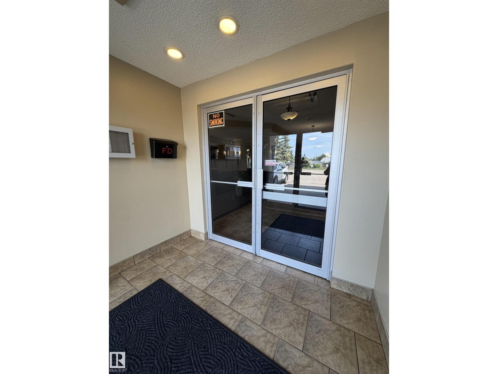 #128 16807 100 Av Nw Nw, Edmonton, Alberta  T5P 4Z6 - Photo 3 - E4497554