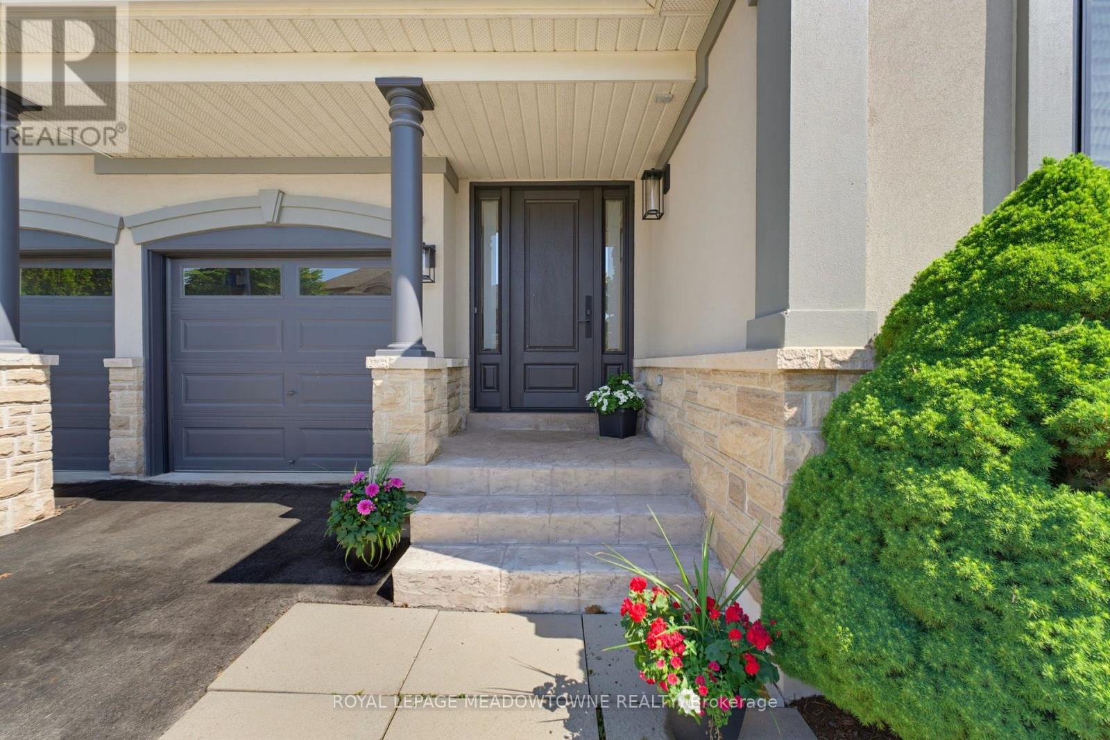 2269 Wuthering Heights Way, Oakville, Ontario  L6M 0A6 - Photo 4 - W13544416