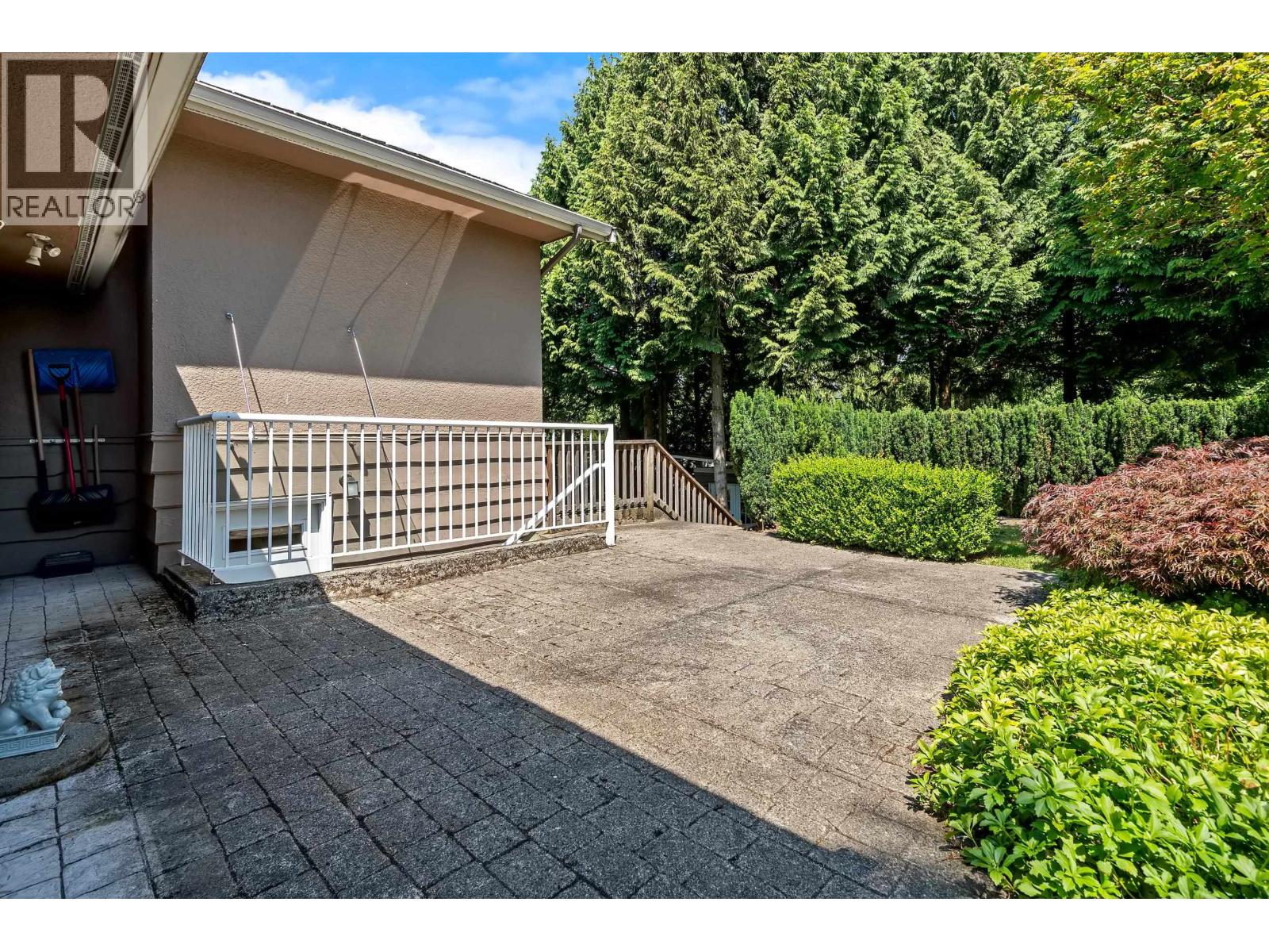 7965 Burnfield Crescent, Burnaby, British Columbia  V5E 2B8 - Photo 28 - R3144500