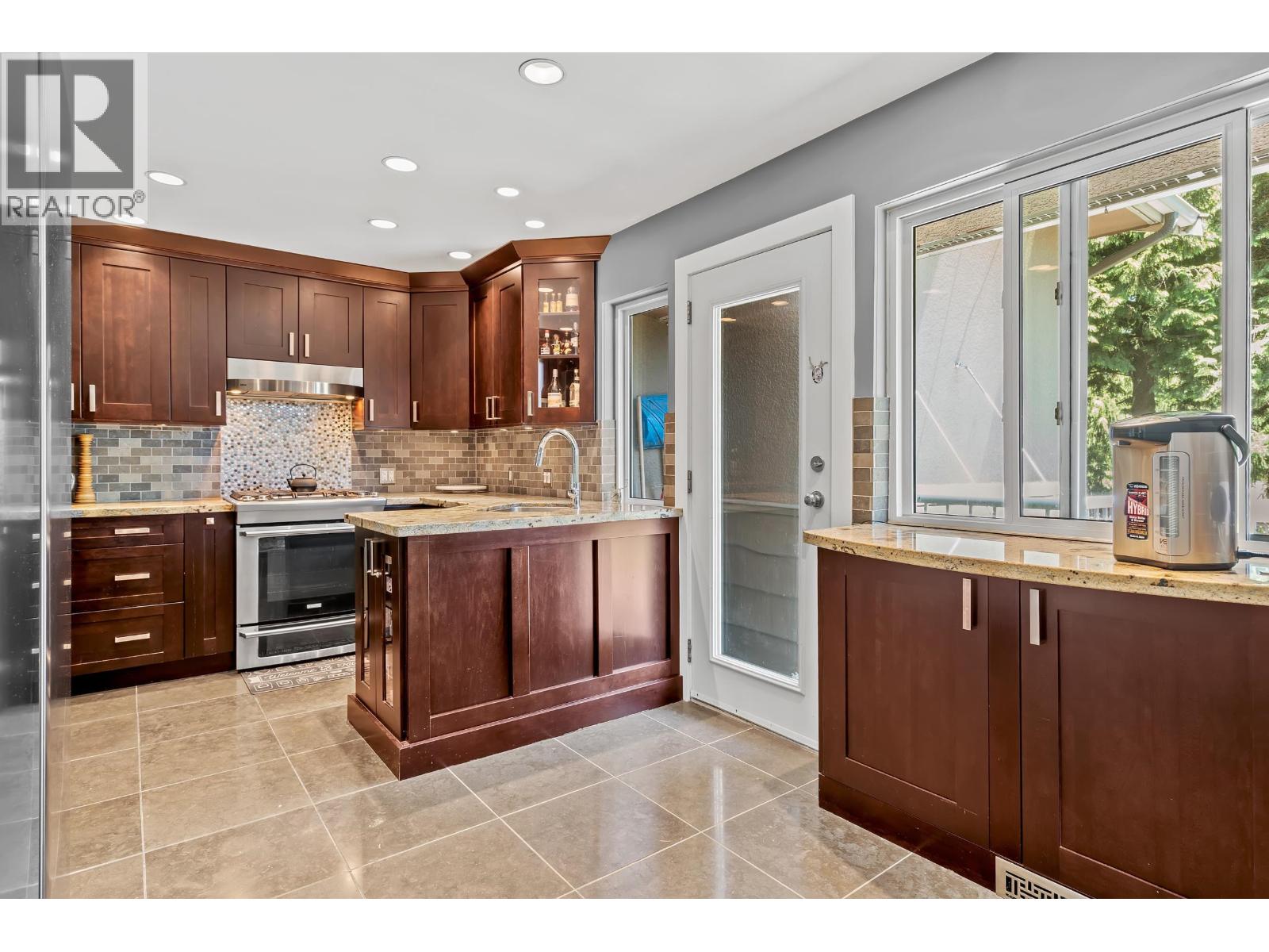 7965 Burnfield Crescent, Burnaby, British Columbia  V5E 2B8 - Photo 7 - R3144500
