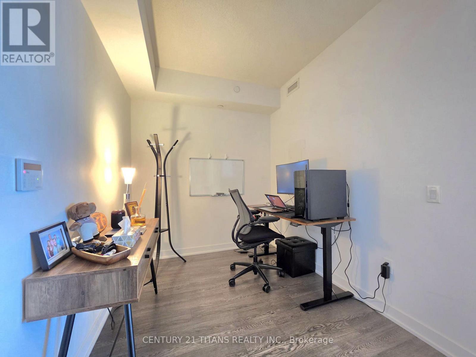 1610 - 50 O'neill Road, Toronto, Ontario  M3C 0R1 - Photo 4 - C13544506