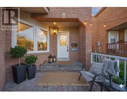 12 HEAVER DRIVE, Whitby, Ontario