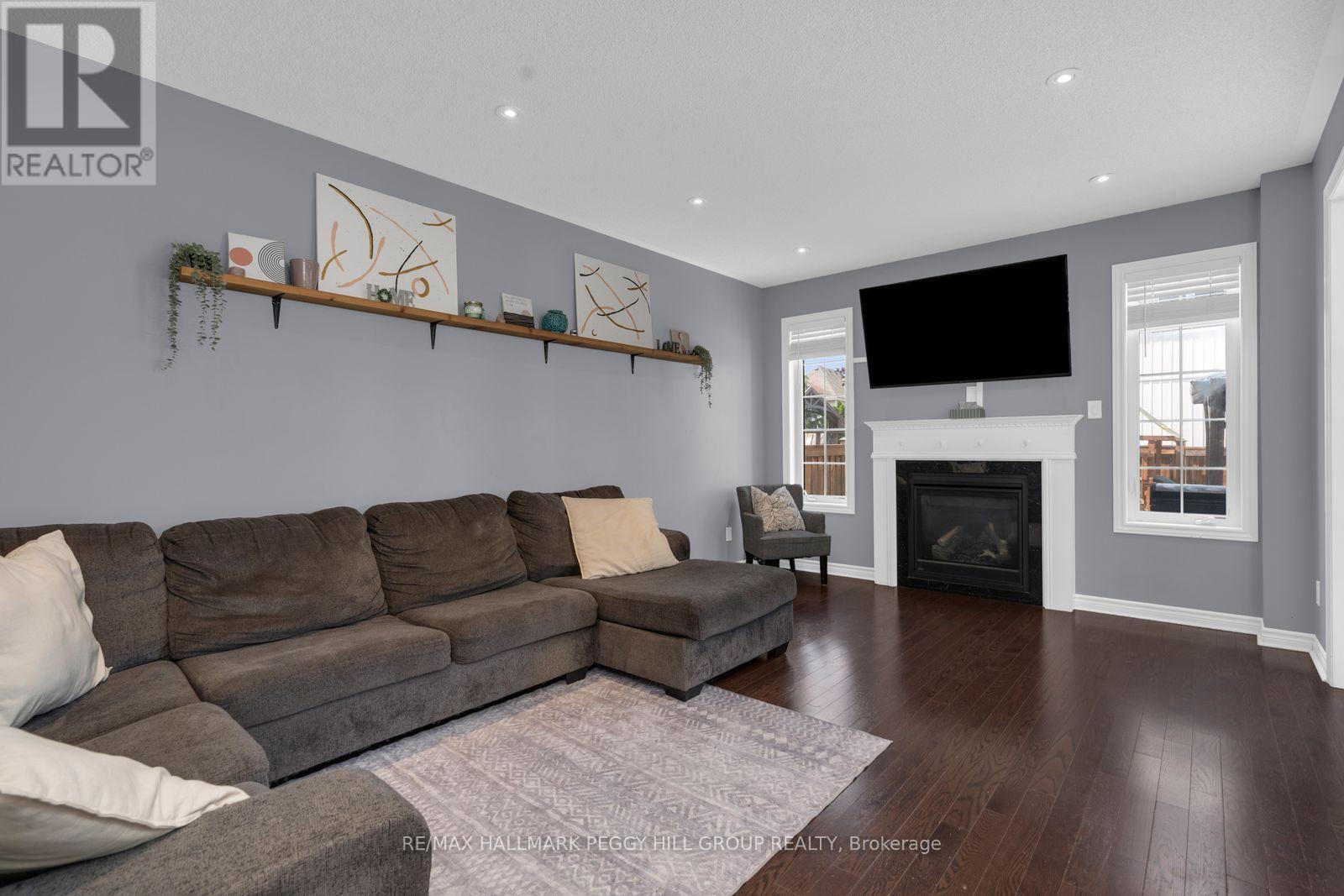 124 Latimer Avenue, Essa, Ontario  L3W 0M9 - Photo 2 - N13544662