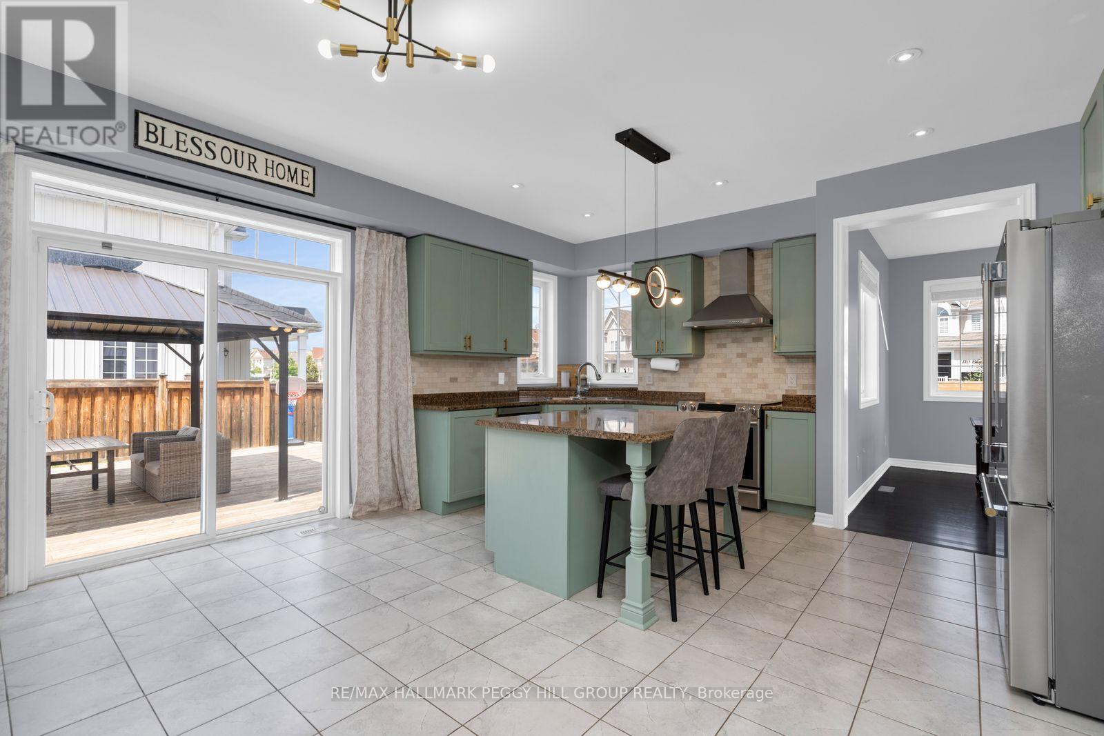 124 Latimer Avenue, Essa, Ontario  L3W 0M9 - Photo 3 - N13544662