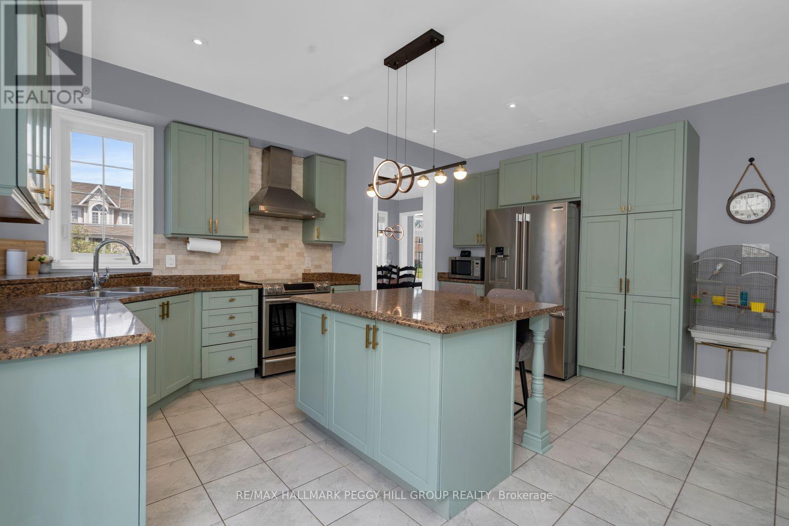 124 Latimer Avenue, Essa, Ontario  L3W 0M9 - Photo 4 - N13544662