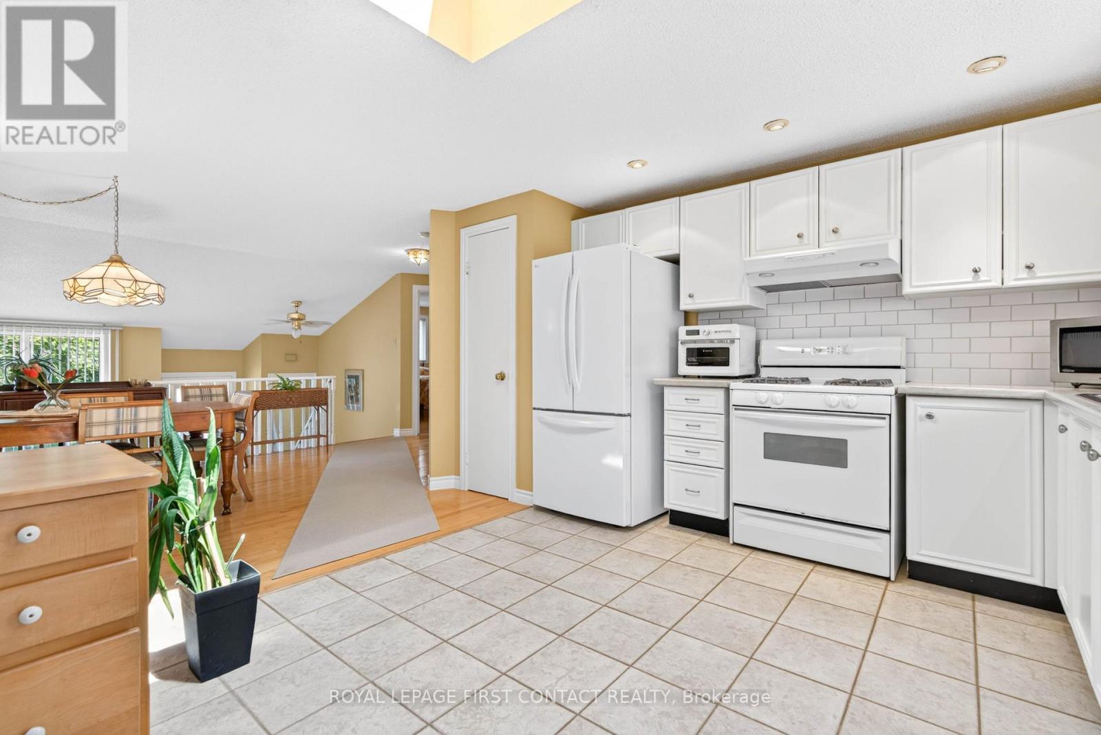 180 Burns Circle, Barrie (Letitia Heights), Ontario  L4N 6A8 - Photo 4 - S13544718