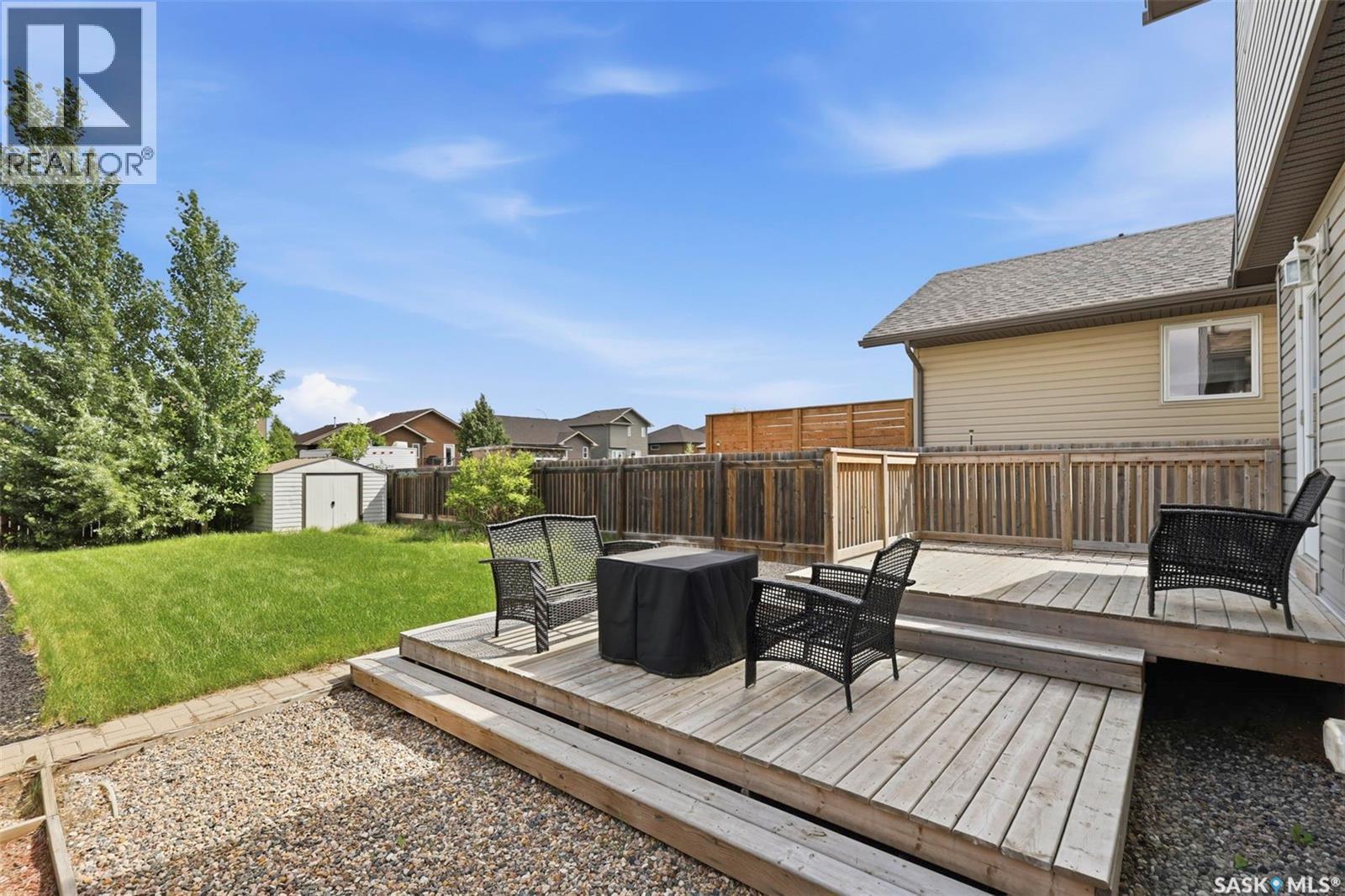 911 Glenview Cove, Martensville, Saskatchewan  S0K 0A2 - Photo 3 - SK042114