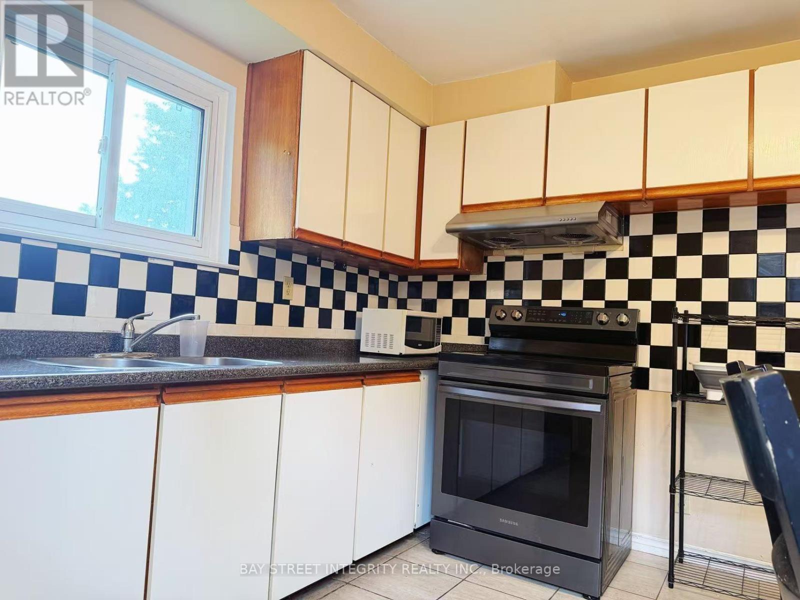 1&2 Fl - 21 Kingslake Road, Toronto, Ontario M2J 3E2 - Photo 12 - C13541434