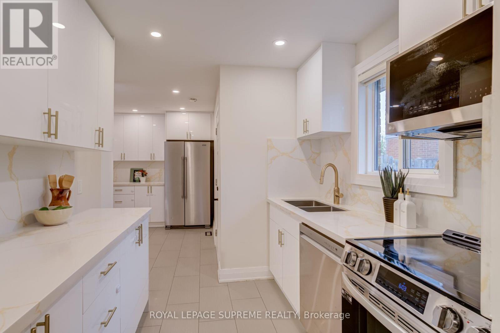 143 Voltarie Crescent, Mississauga, Ontario  L5A 2A5 - Photo 10 - W13544502