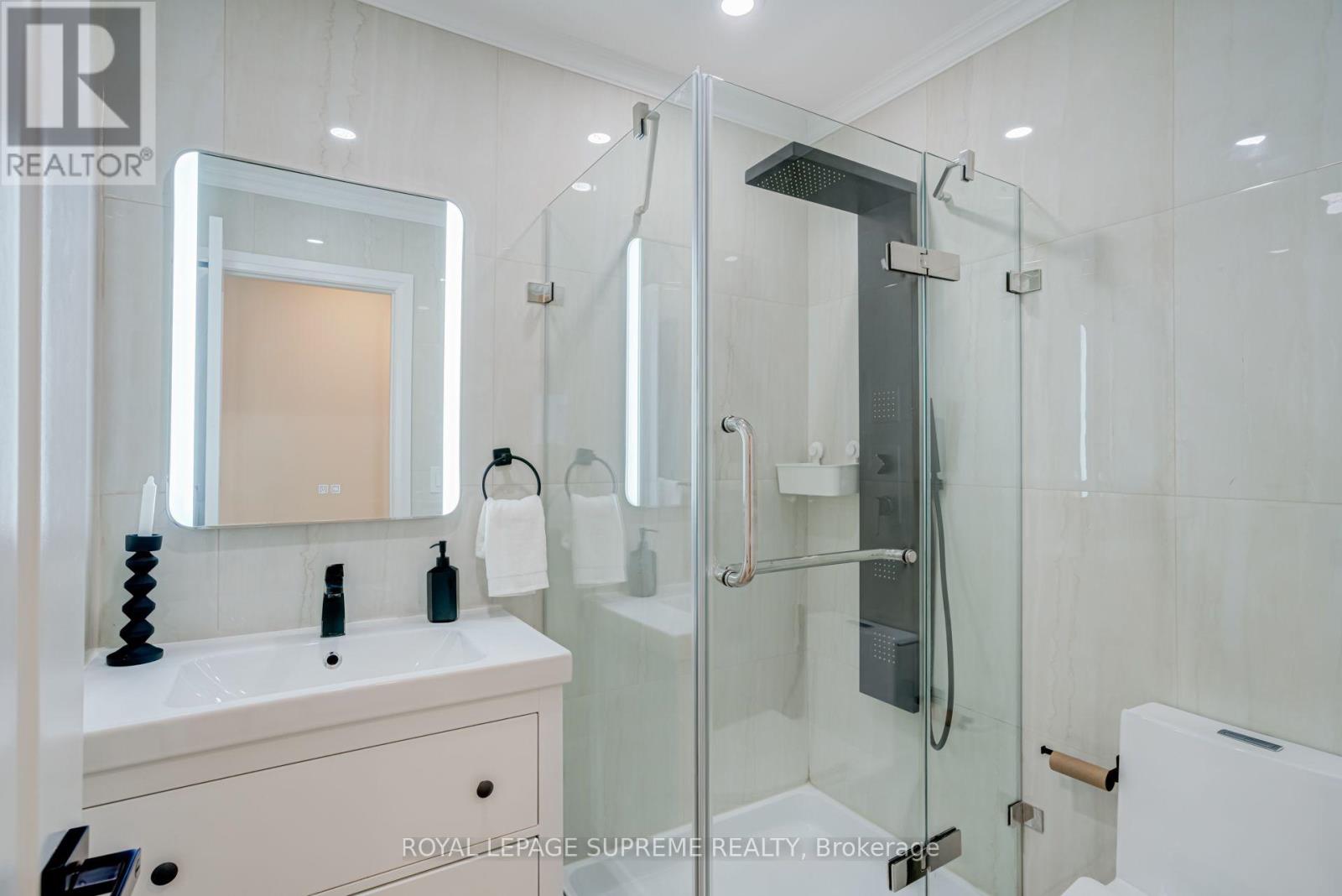 143 Voltarie Crescent, Mississauga, Ontario  L5A 2A5 - Photo 23 - W13544502