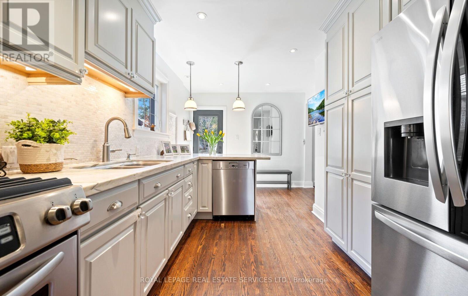 60 Thompson Avenue, Toronto, Ontario  M8Z 3T4 - Photo 12 - W13544646