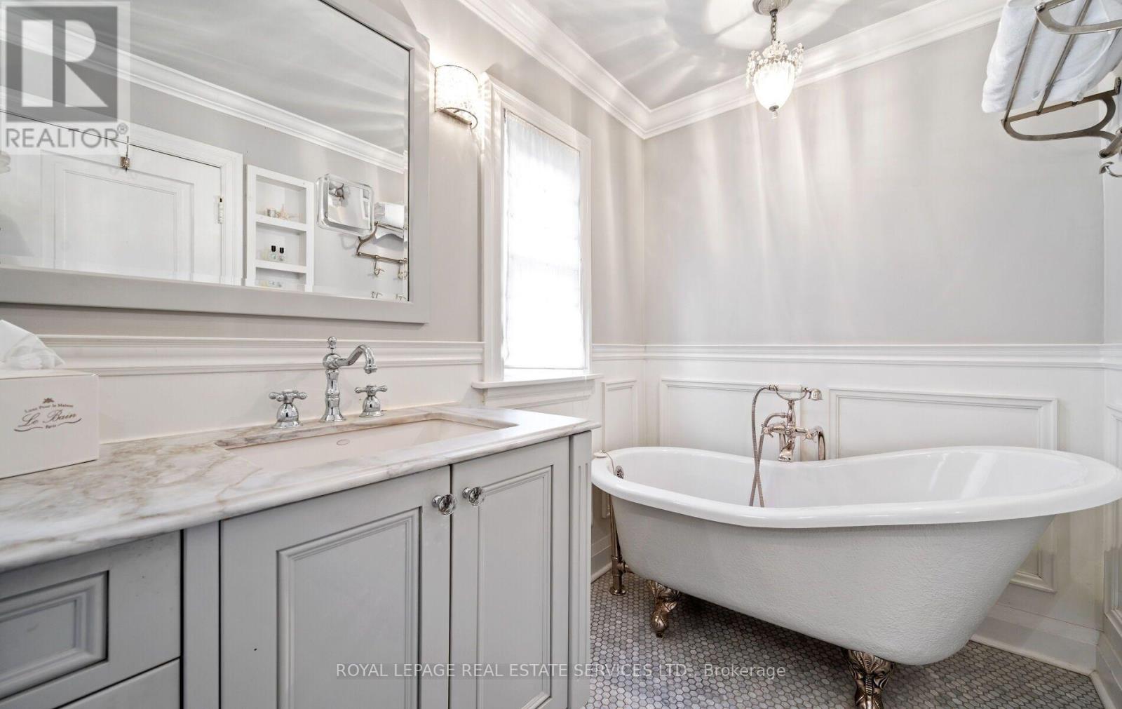 60 Thompson Avenue, Toronto, Ontario  M8Z 3T4 - Photo 30 - W13544646