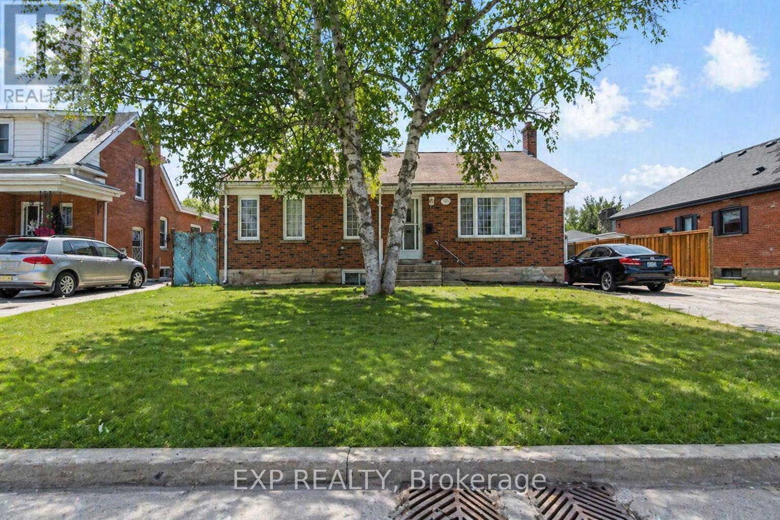 32 GUEST STREET, Brampton, Ontario