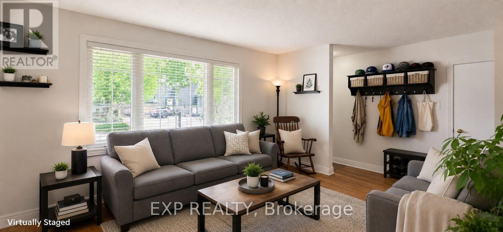 32 Guest Street, Brampton, Ontario  L6W 1T8 - Photo 2 - W13544710