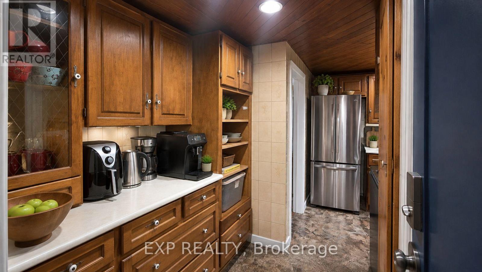 32 Guest Street, Brampton, Ontario  L6W 1T8 - Photo 4 - W13544710