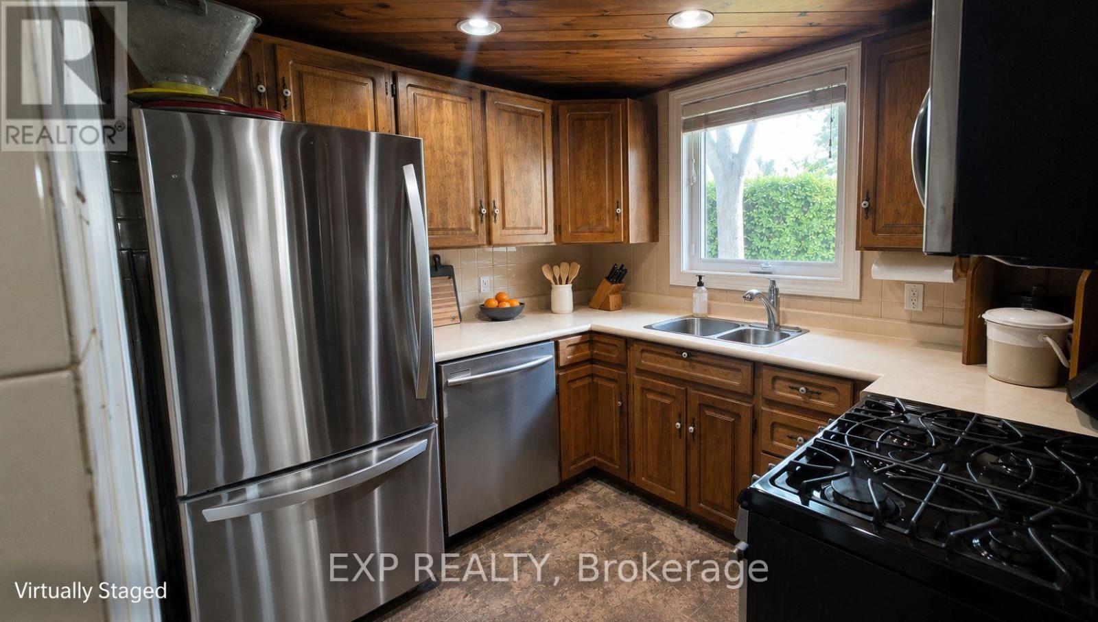 32 Guest Street, Brampton, Ontario  L6W 1T8 - Photo 5 - W13544710