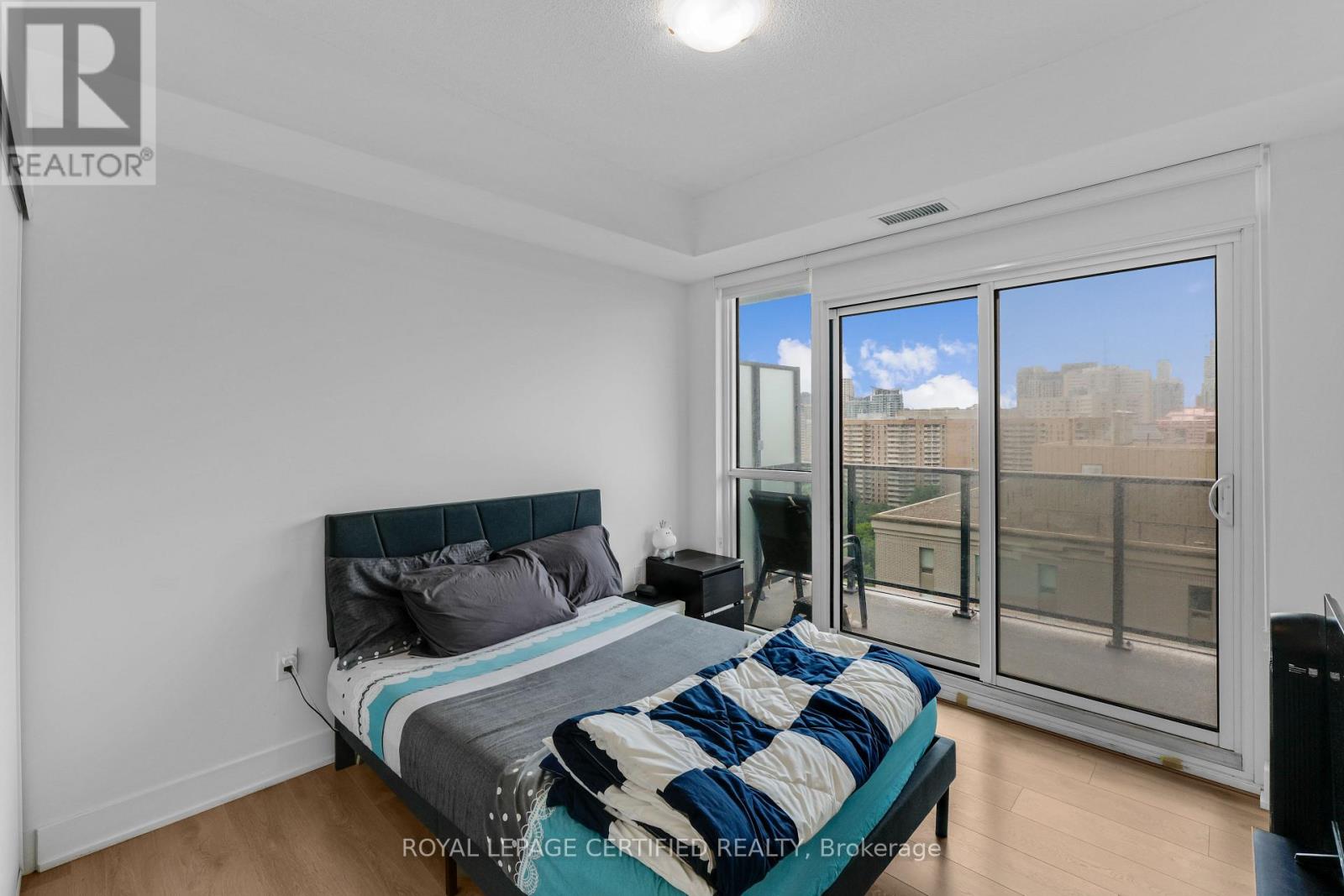 1803 - 202 Burnhamthorpe Road E, Mississauga, Ontario  L5A 4L4 - Photo 14 - W13544722