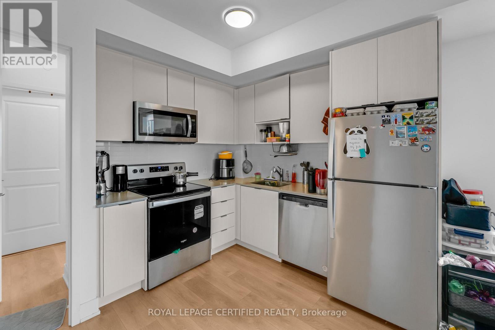 1803 - 202 Burnhamthorpe Road E, Mississauga, Ontario  L5A 4L4 - Photo 4 - W13544722