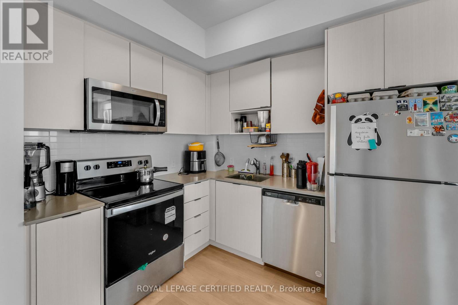 1803 - 202 Burnhamthorpe Road E, Mississauga, Ontario  L5A 4L4 - Photo 5 - W13544722