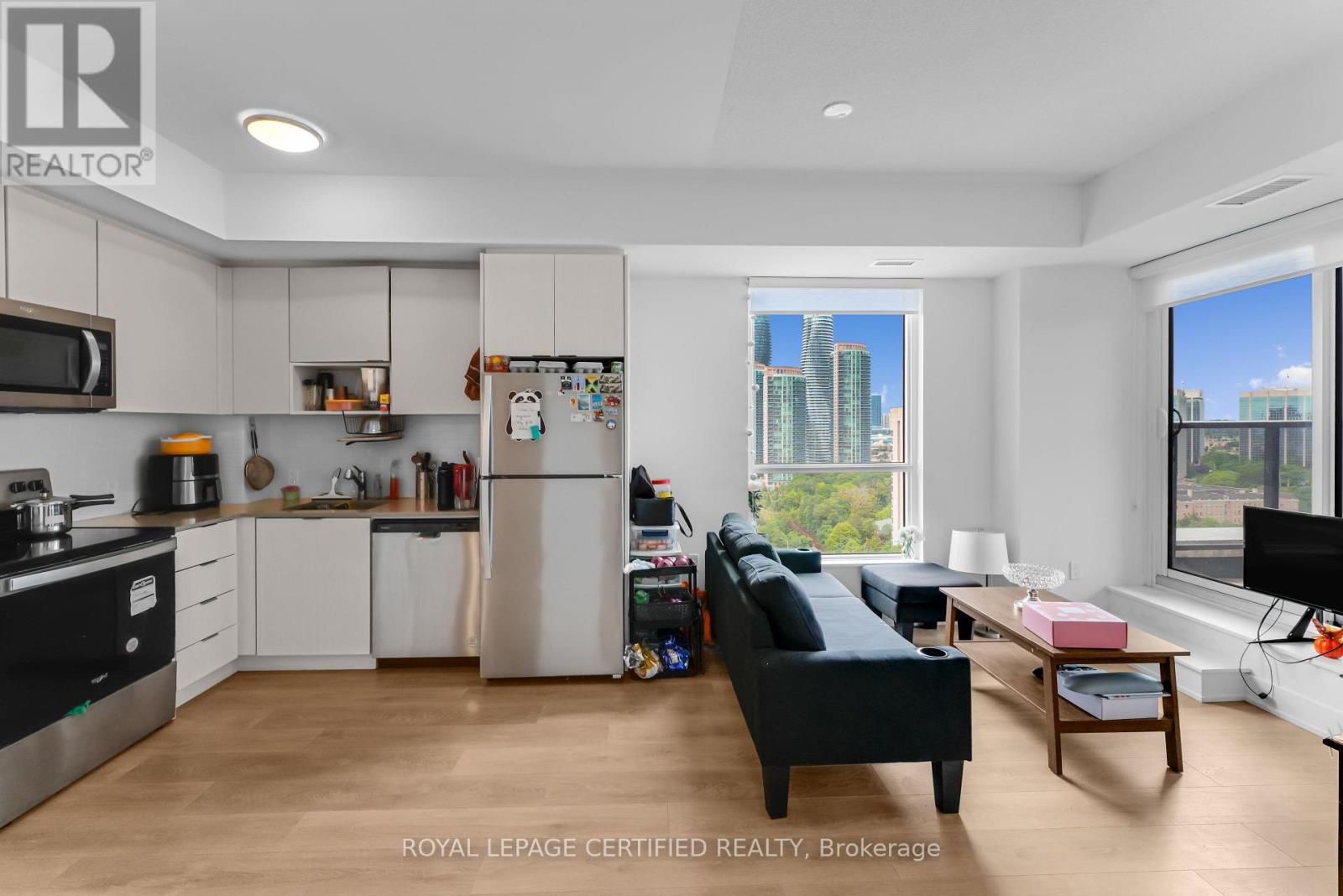 1803 - 202 Burnhamthorpe Road E, Mississauga, Ontario  L5A 4L4 - Photo 6 - W13544722