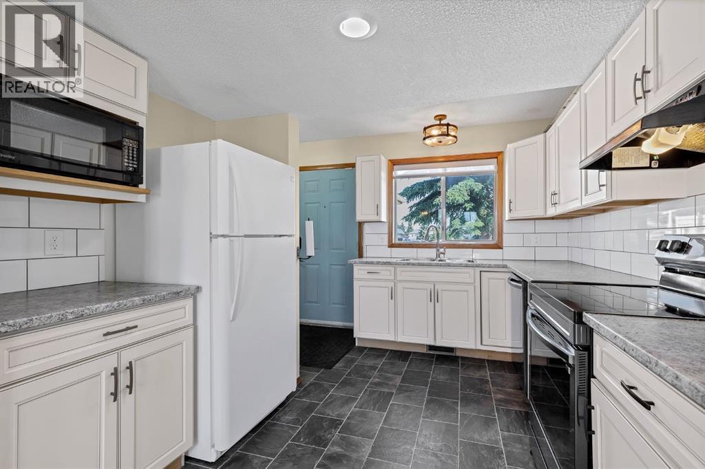 98 Everglade Drive SE, Airdrie, Alberta  T4B 2E8 - Photo 5 - A2325519