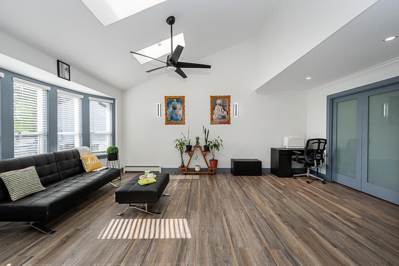 8902 142a Street, Surrey, British Columbia  V3V 7T1 - Photo 4 - R3144150