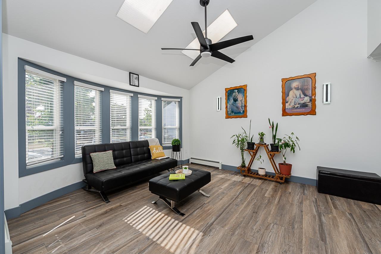 8902 142a Street, Surrey, British Columbia  V3V 7T1 - Photo 5 - R3144150