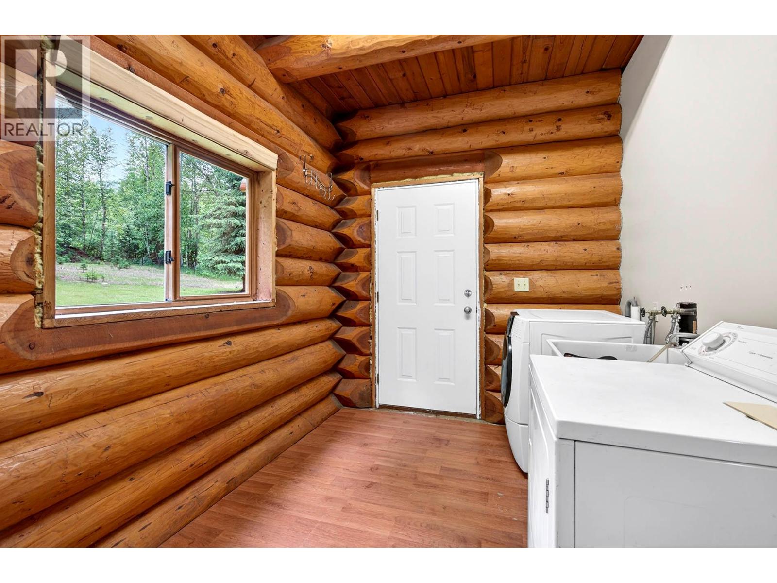 6041 Creek Side Road, Barriere, British Columbia  V0E 1E0 - Photo 19 - 10391438