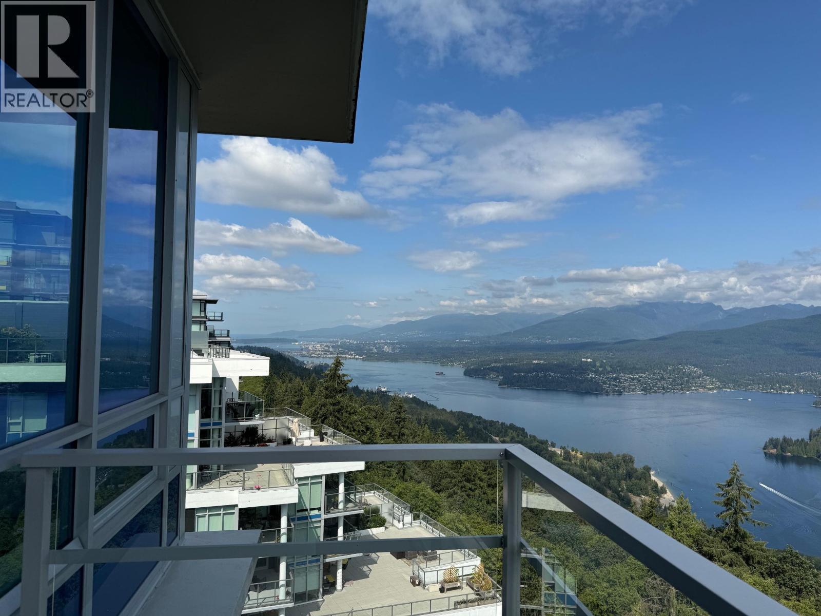 1702 9060 UNIVERSITY CRESCENT, burnaby, British Columbia