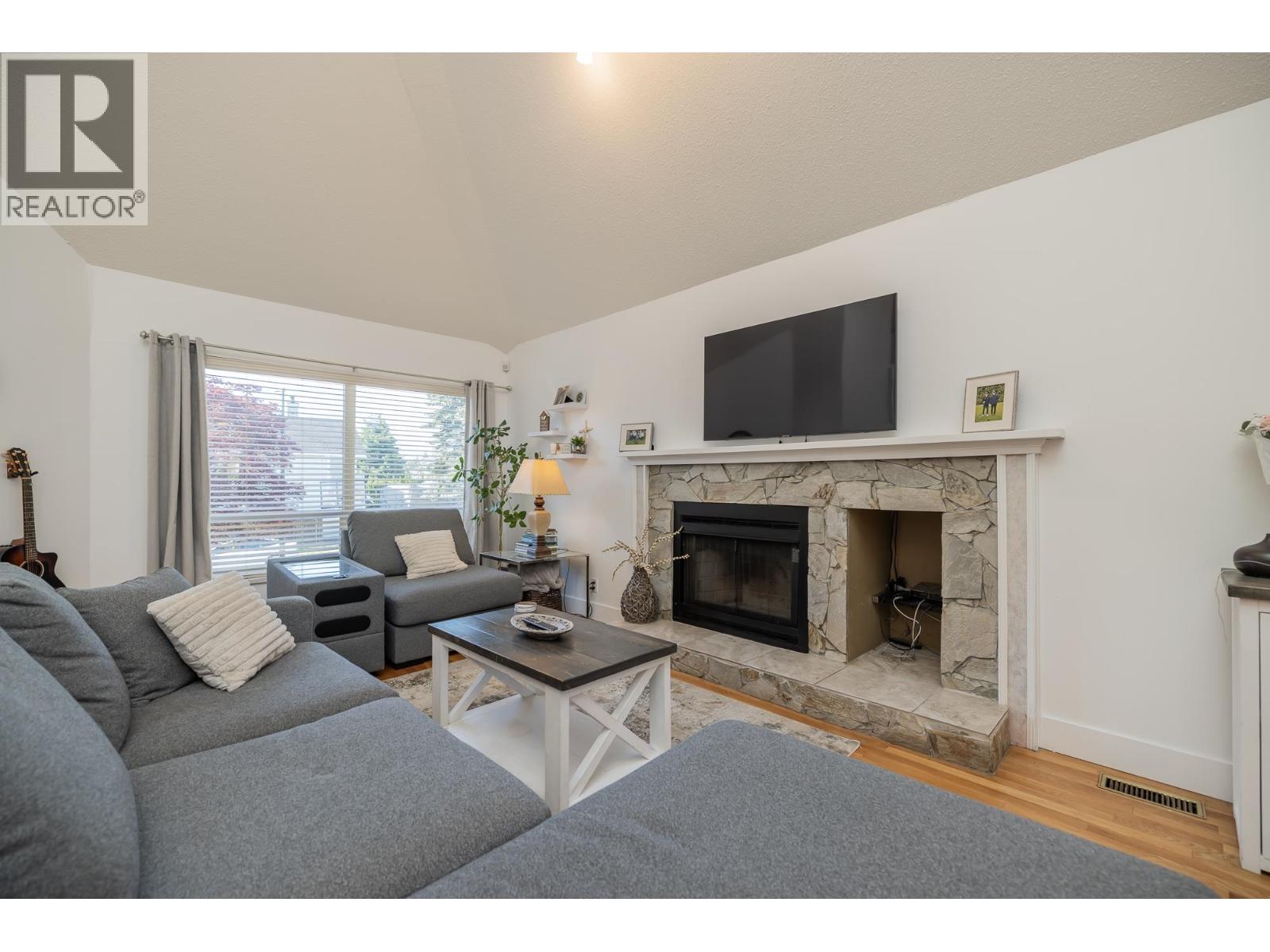 2796 Goldstream Crescent, Coquitlam, British Columbia  V3C 5G9 - Photo 8 - R3144126