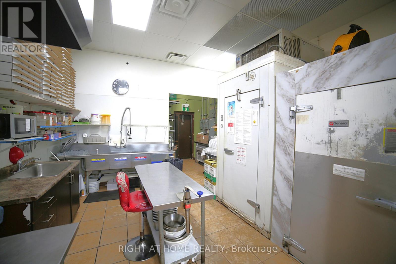 6 - 15 Lockport Way, Hamilton, Ontario  L8E 0H8 - Photo 4 - X13538468