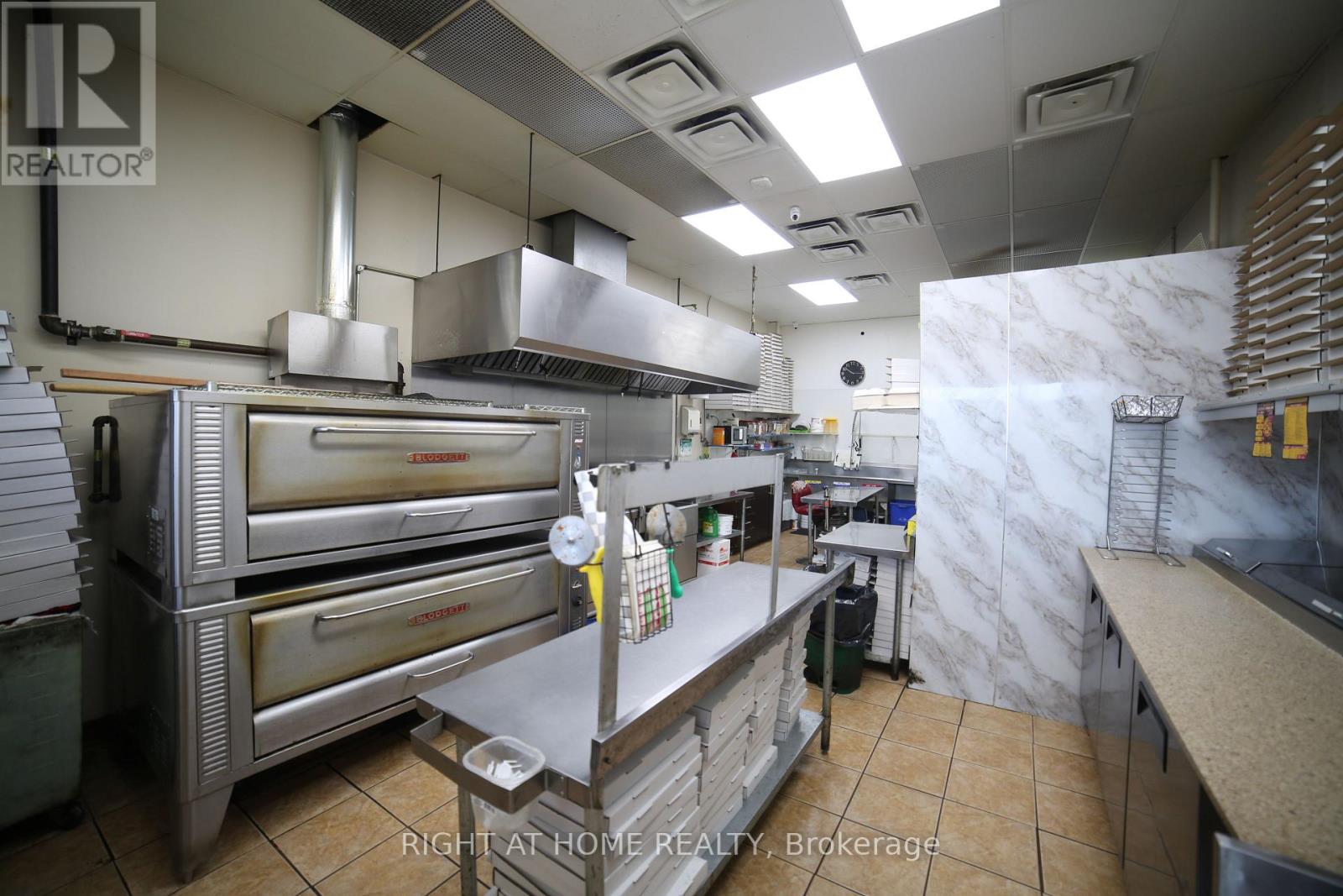 6 - 15 Lockport Way, Hamilton, Ontario  L8E 0H8 - Photo 2 - X13538468