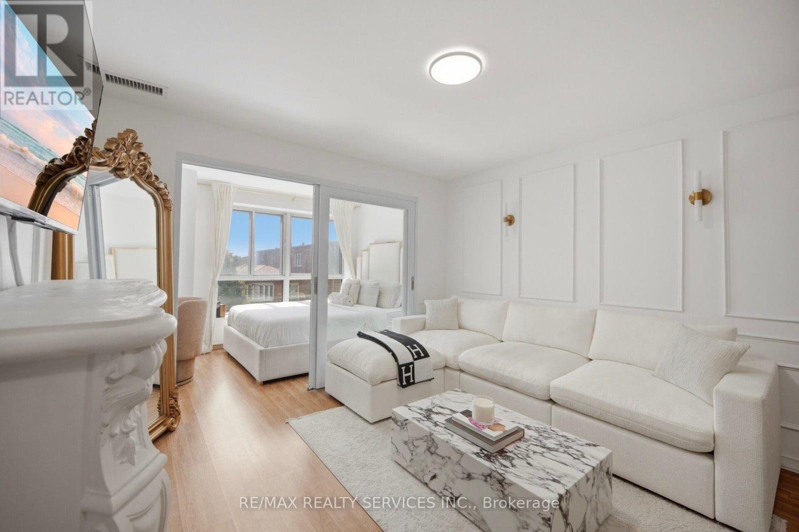 310 - 15 Maplewood Avenue, Toronto, Ontario  M6C 4B4 - Photo 2 - C13544908