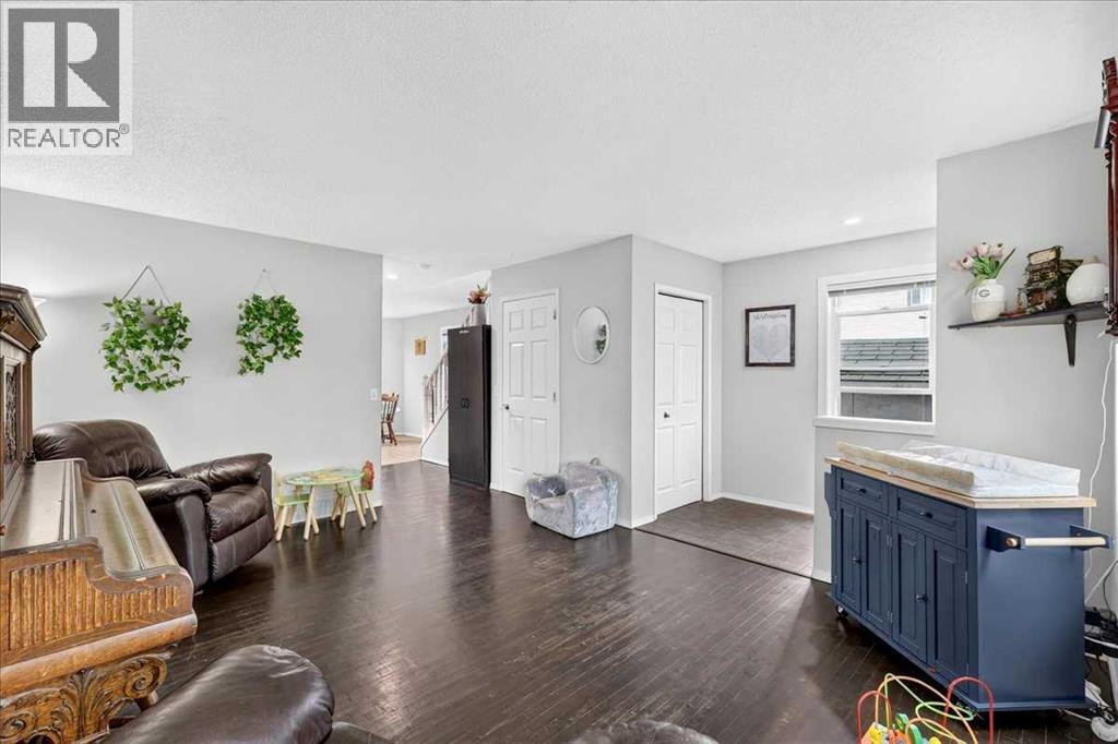39 Bridlewood Avenue SW, Calgary, Alberta  T2Y 3T3 - Photo 6 - A2323974