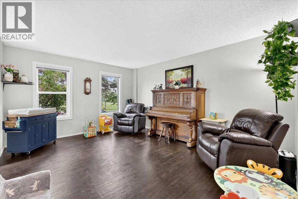 39 Bridlewood Avenue SW, Calgary, Alberta  T2Y 3T3 - Photo 4 - A2323974