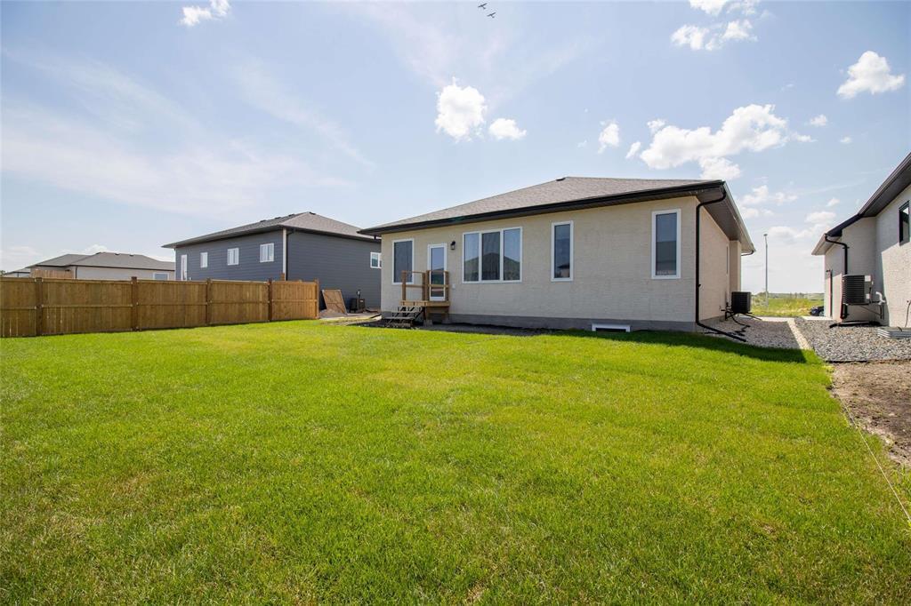 5 Bentley Bay, Steinbach, Manitoba  R5G 2Y5 - Photo 27 - 202613097
