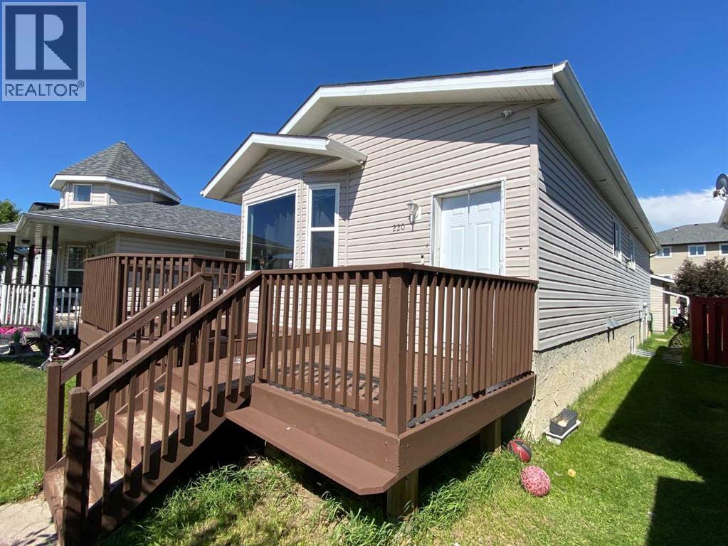 220 16 Street E, Brooks, Alberta  T1R 1K3 - Photo 2 - A2327908