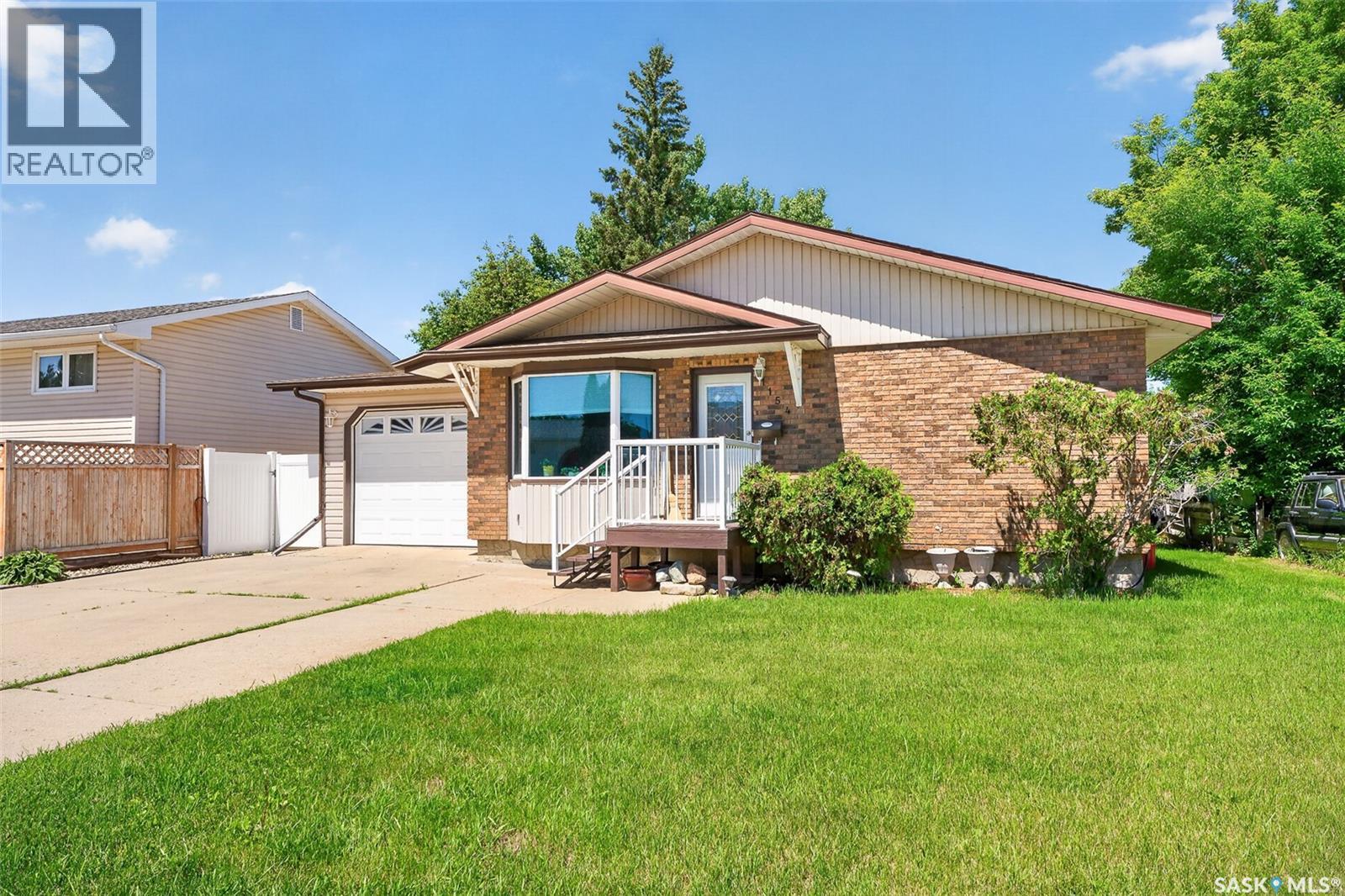1154 Warner Street W, Moose Jaw, Saskatchewan  S6H 6L2 - Photo 2 - SK042081