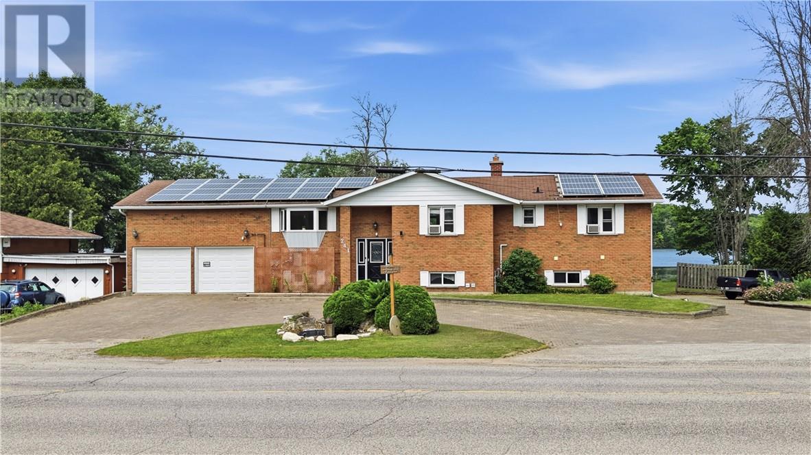 241 Woodward Avenue, Blind River, Ontario  P0R 1B0 - Photo 2 - 2129044